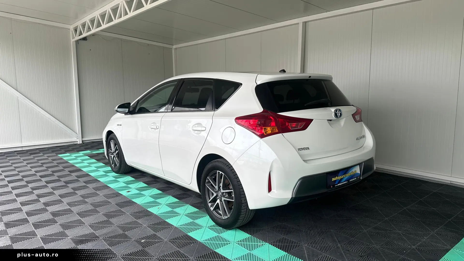 Toyota Auris Hibrid 1.8 Benzina 122 CP An 2015