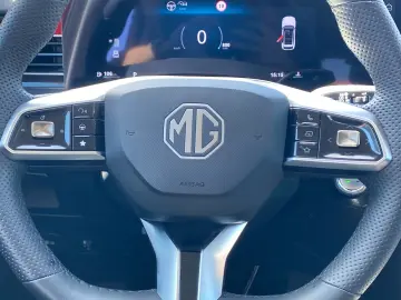 MG HS Luxury AT  LED 360  ACC Heated Seats