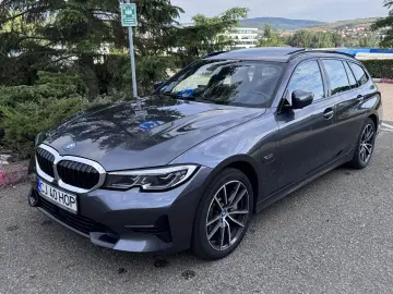 BMW 330e xDrive  Aut  Sport  Pano  8x roți originale  Cârlig