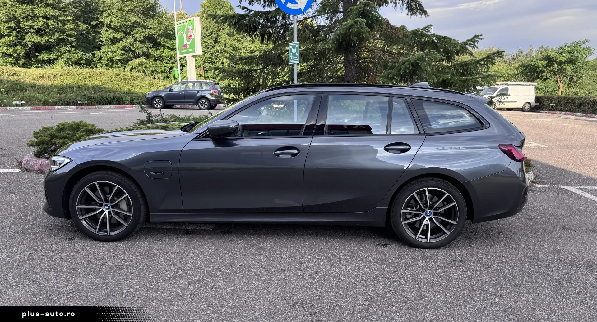 BMW 330e xDrive  Aut  Sport  Pano  8x roți originale  Cârlig