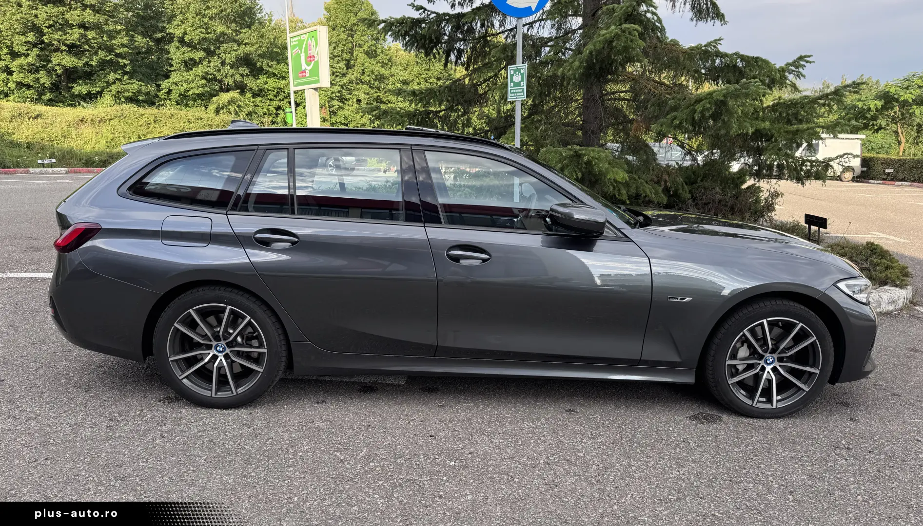 BMW 330e xDrive  Aut  Sport  Pano  8x roți originale  Cârlig