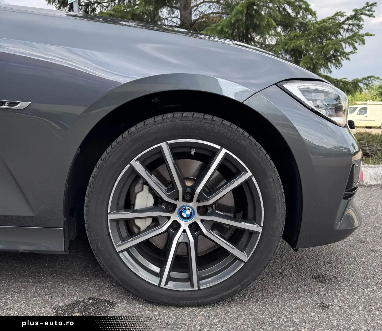 BMW 330e xDrive  Aut  Sport  Pano  8x roți originale  Cârlig