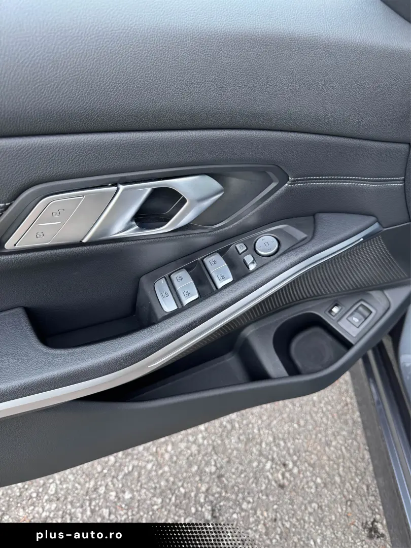BMW 330e xDrive  Aut  Sport  Pano  8x roți originale  Cârlig