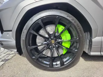LAMBORGHINI Urus S Pano Massage 23´ Carbon B&O