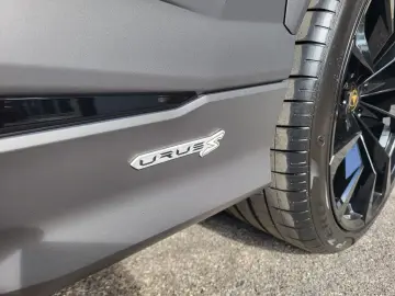 LAMBORGHINI Urus S Pano Massage 23´ Carbon B&O