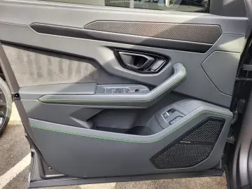 LAMBORGHINI Urus S Pano Massage 23´ Carbon B&O