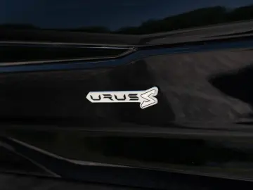 LAMBORGHINI Urus S Panoramic Roof