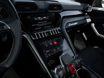 LAMBORGHINI Urus S Panoramic Roof