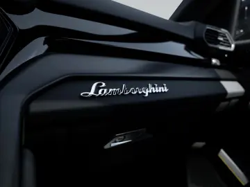 LAMBORGHINI Urus S Panoramic Roof