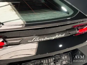 LAMBORGHINI Urus 4.0 V8 2023 CARBON PACK