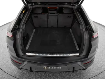 LAMBORGHINI Urus SE