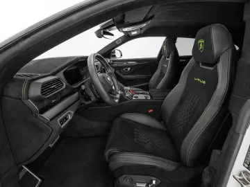 LAMBORGHINI Urus Performante