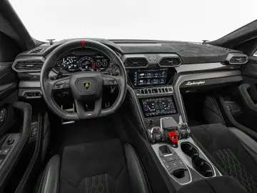 LAMBORGHINI Urus Performante