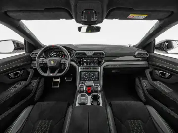 LAMBORGHINI Urus Performante