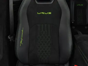 LAMBORGHINI Urus Performante
