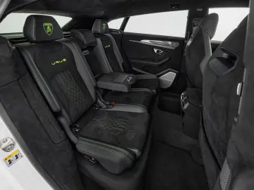 LAMBORGHINI Urus Performante