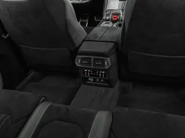LAMBORGHINI Urus Performante