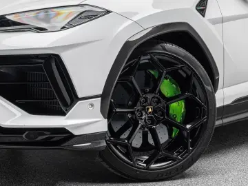 LAMBORGHINI Urus Performante
