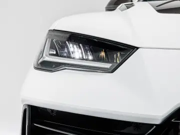 LAMBORGHINI Urus Performante