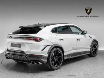 LAMBORGHINI Urus Performante