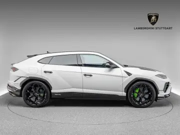 LAMBORGHINI Urus Performante
