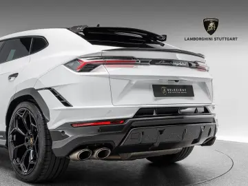 LAMBORGHINI Urus Performante