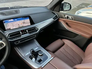 BMW X5 xDrive40d M SPORT PANO KLIMASITZE LASER HUD