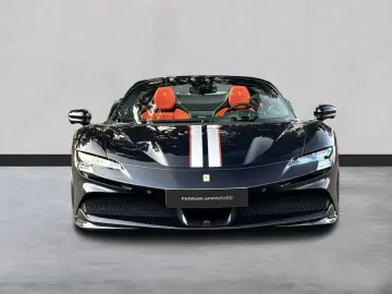 FERRARI SF90 Spider  Embleme Navi PDC Klima Leder