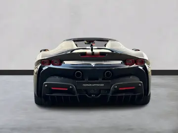 FERRARI SF90 Spider  Embleme Navi PDC Klima Leder