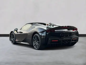 FERRARI SF90 Spider  Embleme Navi PDC Klima Leder
