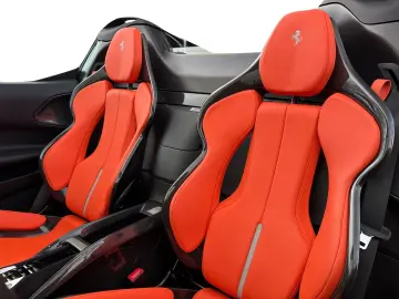 FERRARI SF90 Spider  Embleme Navi PDC Klima Leder