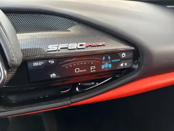 FERRARI SF90 Spider  Embleme Navi PDC Klima Leder