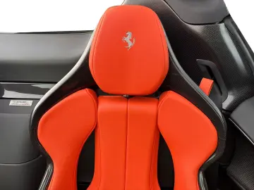 FERRARI SF90 Spider  Embleme Navi PDC Klima Leder