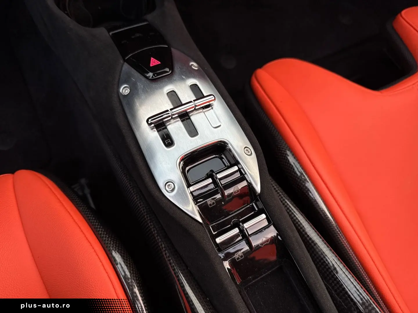 FERRARI SF90 Spider  Embleme Navi PDC Klima Leder