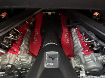 FERRARI SF90 Spider  Embleme Navi PDC Klima Leder