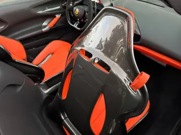 FERRARI SF90 Spider  Embleme Navi PDC Klima Leder