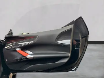FERRARI SF90 Spider  Embleme Navi PDC Klima Leder