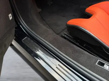 FERRARI SF90 Spider  Embleme Navi PDC Klima Leder