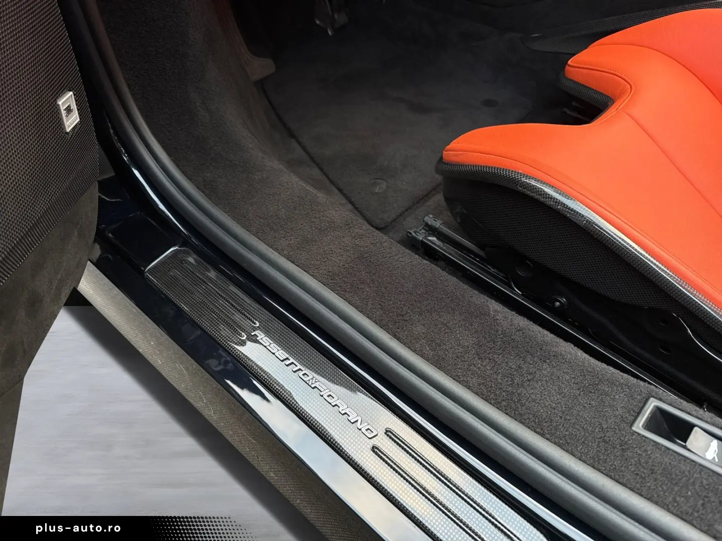 FERRARI SF90 Spider  Embleme Navi PDC Klima Leder