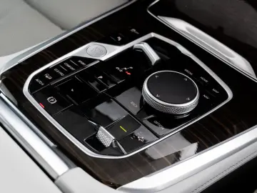 BMW X5 40d M SPORT.LUFTF.SOFTC.DR.ASS.360.AHK.3STÜCK
