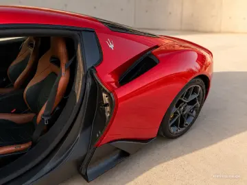 MASERATI MC20