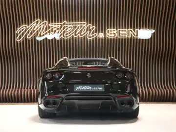 FERRARI 812 GTS
