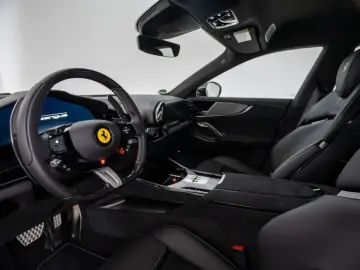 FERRARI Purosangue