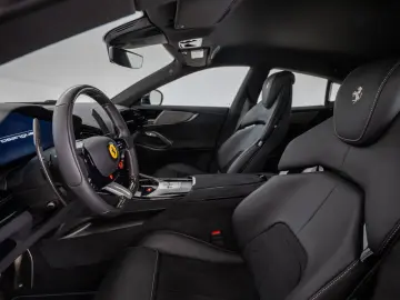 FERRARI Purosangue