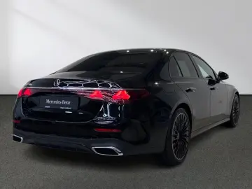 Mercedes-Benz E 220 d AMG Night Distronic Burmester 360
