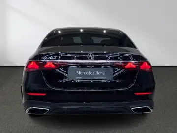 Mercedes-Benz E 220 d AMG Night Distronic Burmester 360