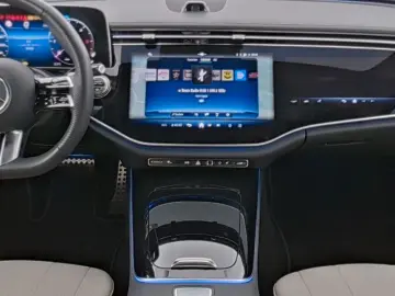 MERCEDES-BENZ E 220 d AMG-Plus Superscreen AHK MEMORY 20