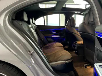 MERCEDES-BENZ E 220 d AMG Line Superscreen Pano AHK Night