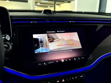 MERCEDES-BENZ E 220 d AMG Line Superscreen Pano AHK Night