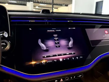 MERCEDES-BENZ E 220 d AMG Line Superscreen Pano AHK Night